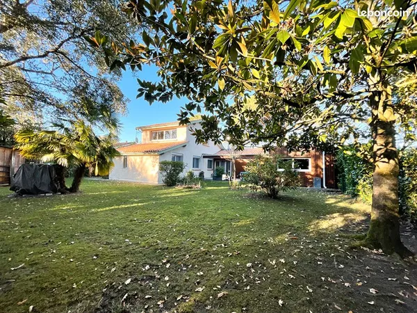 Maison 7 pièces 195 m² 
