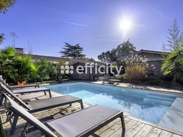 Maison 7 pièces 226 m² 