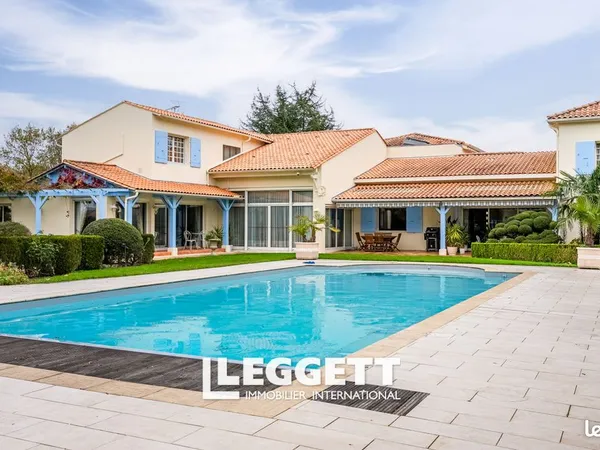 Maison 17 pièces 772 m² 
