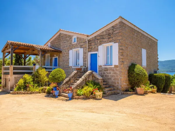 Magnifiques propriétés en pierre à Isolella, 