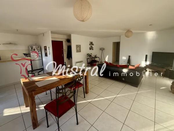 APPARTEMENT PROCHE MARCHE ET ECOLES 