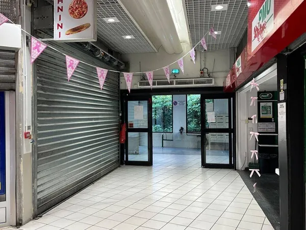 Local commercial 182 m² 