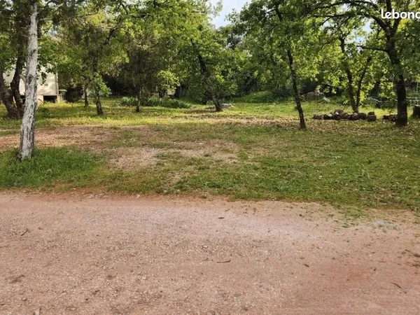 Terrain 722 m² Le Cannet Des Maures 