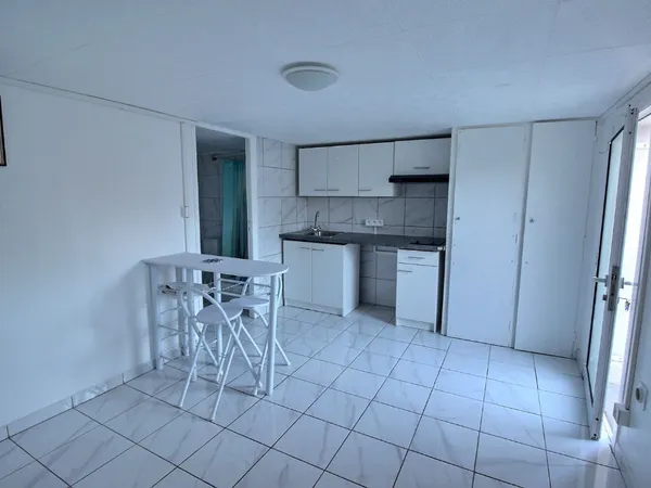 SIANT VICTORET-Studio de 18 m² dans une petite copropriété avec place de parking. 