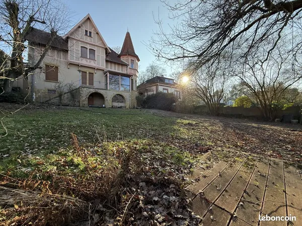 Propriété 10 pièces 288 m² 