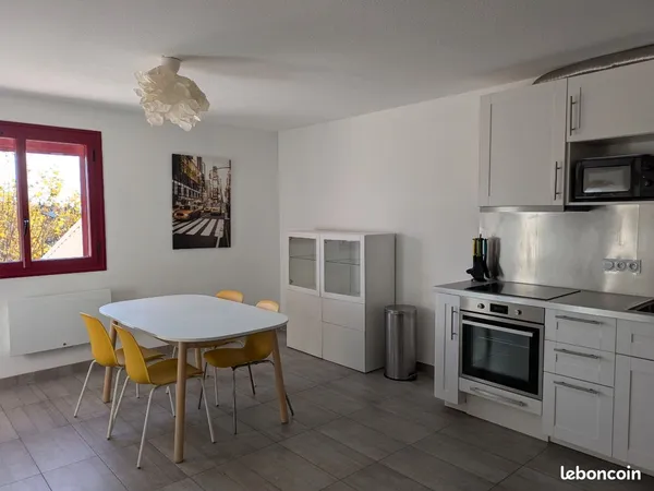 Appartement meublé lumineux en plein centre de Pierrelatte 