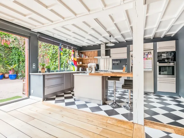 Colombes - Centre ville - Maison-loft en pleine propriété de 262m² 