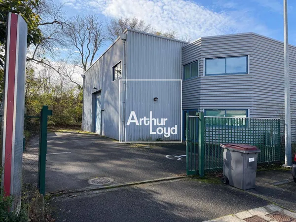 Local d'activité 277 m² 