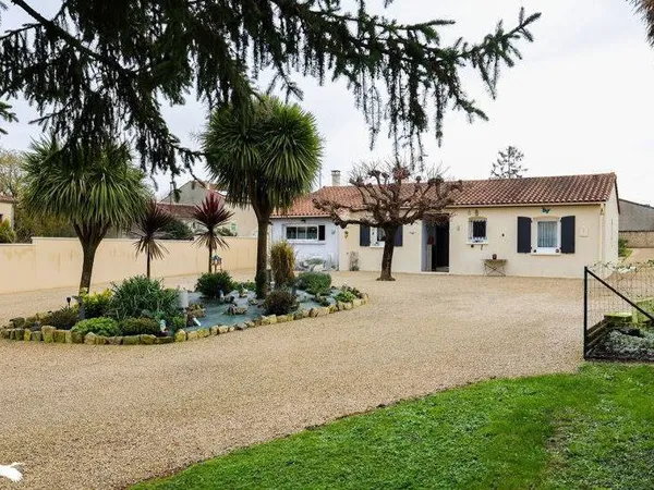Maison de plain-pied 5 pièces 142 m² 