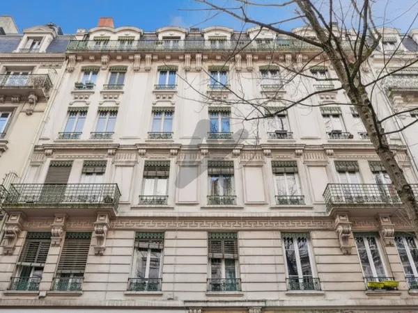 Un appartement T5 duplex au dernier étage avec balcon 