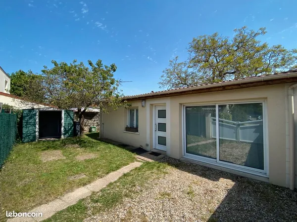 PETITE MAISON INDIVIDUELLE MEUBLEE DE 36.5m2 AVEC JARDIN CLOS - AU CALME 