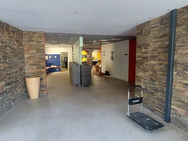 Local 600 m² Alénya 