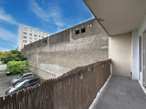 Charmant studio rénové avec balcon, cave et séchoir  Choisy-le-Roi T9 