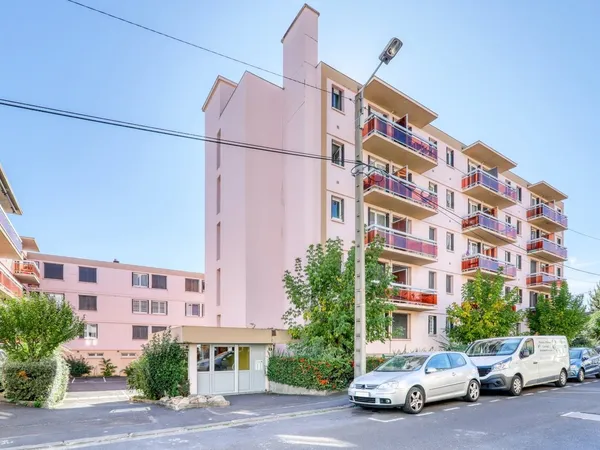 Appartement T2 + Balcons + Garage et Parking 