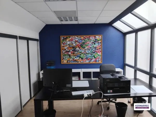 RARE, A VENDRE, surface de bureau d'environ 160 M², 3 stationne 