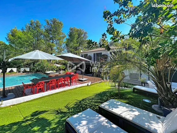 Maison 8 pièces 370 m² 
