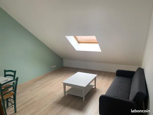 Apparemment 40m2 (60m2 au sol) 