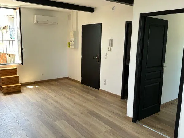 Appartement F2 42 m2 au bord du canal avec box de stockage 