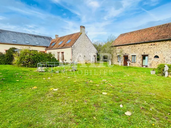 Ensemble immobilier de 3 maisons restaurées à Saint-Christophe-du-Jambet 