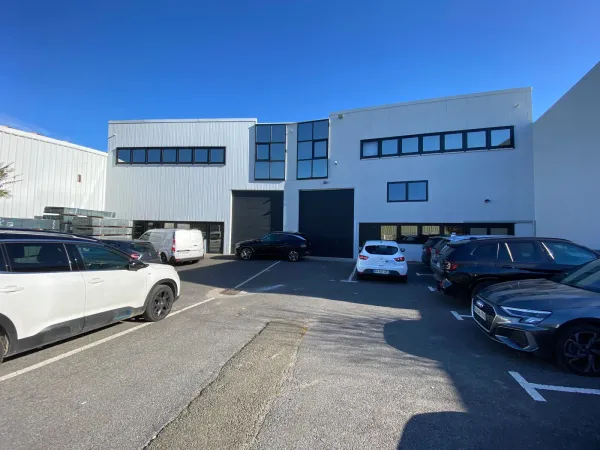 Locaux d'activités / Bureaux mixtes à louer au Pont de Bezons, à quelques pas de l'autoroute A86 