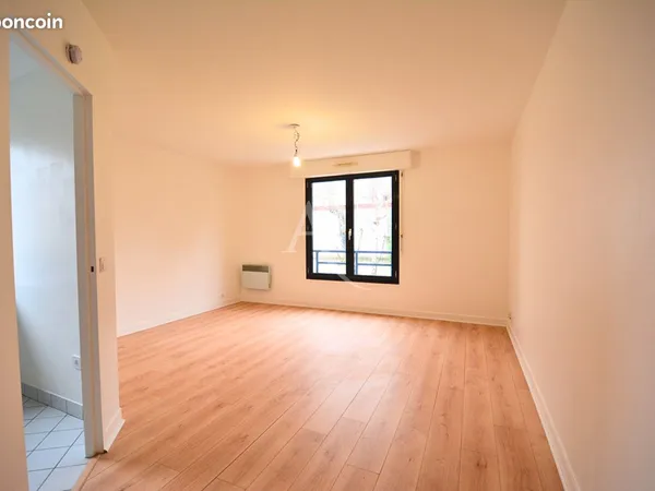 Studio 1 pièce 35 m² 