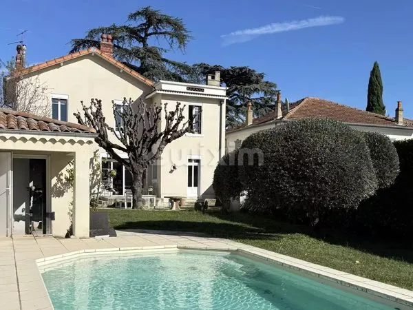 Maison 9 pièces 174 m² 