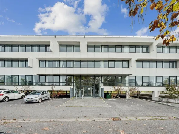 Bureau 1830 m² 