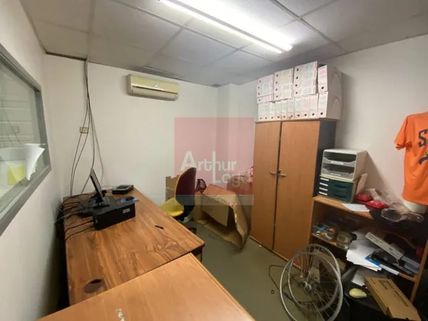 Local commercial 327 m² 