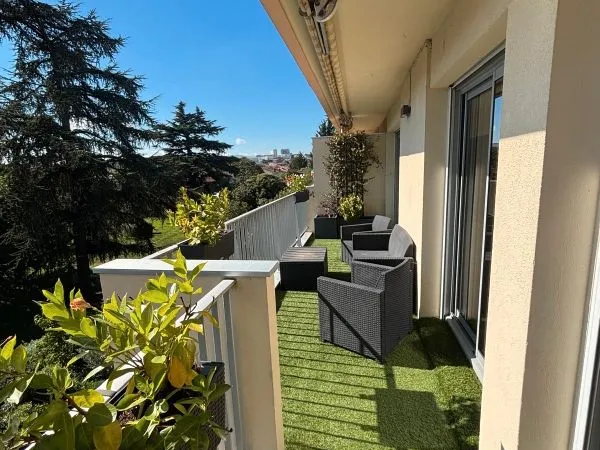 Grand T3 de 86 m² avec balcon et parc arboré - Toulouse / La Roseraie 