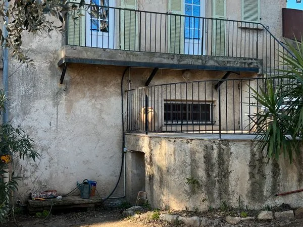 Quartier Aiguelongue appartement T4 au premier étage d'une villa - avec jardin - 90 m² - 