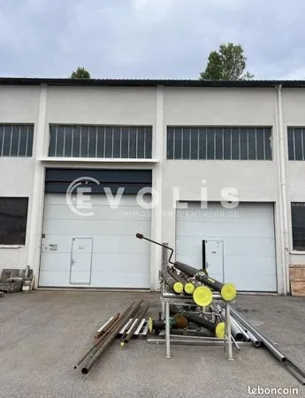 Local d'activité 4 pièces 191 m² 