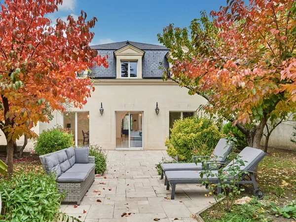 Elégante maison familiale avec jardin arboré - Rueil Malmaison 
