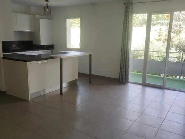 T4 en duplex 90m2 utiles avec terrasse, garage et parking 