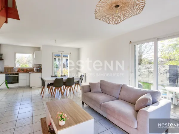 A VENDRE : Maison avec vie de plain pied, sur un terrain entièrement constructible, à 3 minutes du 