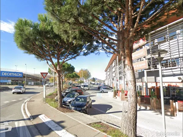 Local 540 m² Fréjus 