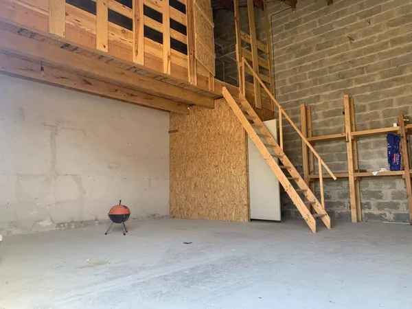 Entrepôt 49 m² 