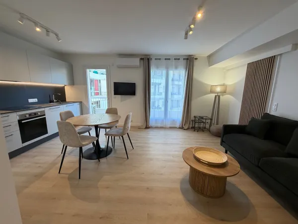 Grand T2 de 44,75 m² situé dans le centre-ville d'Antibes + Cave 