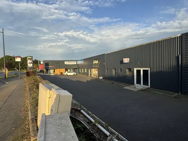 Local commercial 241 m² Saint-Martin-des-Champs 