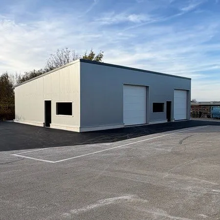 Local d'activité ou de stockage à louer 