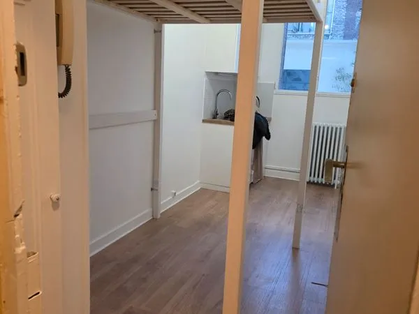 Charmante Chambre de bonne Porte de Passy 