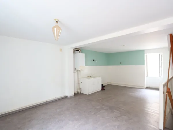 Grand 4 pièces fonctionnel avec garage et courette au coeur 