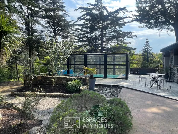 Belles prestations pour ce cocon au coeur de la nature, piscine couverte, 500m de la plage 