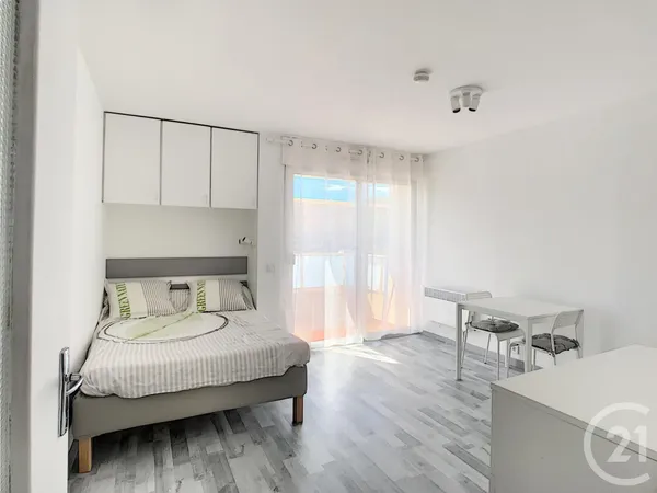 Studio 1 pièce 25 m² 