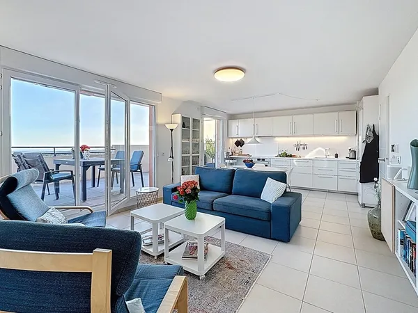 GRAND APPARTEMENT 4 PIECES - LARGE TERRASSE - DERNIER ETAGE 