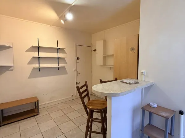Studio 1 pièce 14 m² 