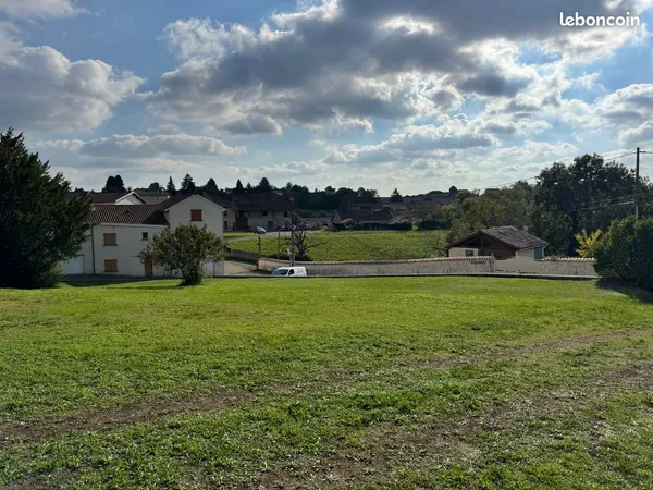 Terrain 580 m² Saint-Savin 