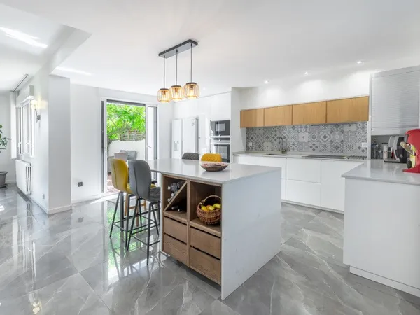 Maison 8 pièces 250 m² 