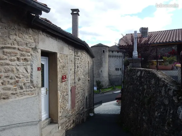 Maison en pierre de taille a 3h30 de Saran dept Chalmazel montagne pour la fin année 2025 