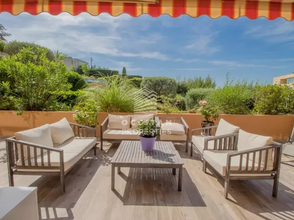 Grande terrasse de 76 m² - Vue Dégagée - Piscine - 400 mètres du Vieux Cannet - Le Cannet 