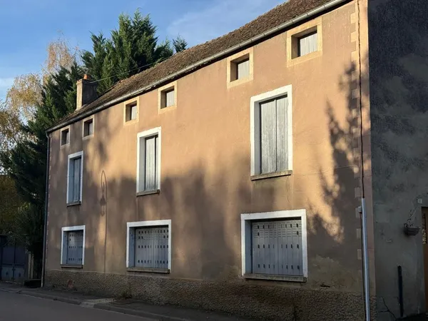 Ensemble immobilier à rénover à fort potentiel BEZE - terrain 993 m² 